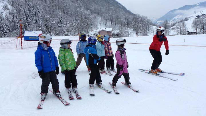 Skifahren mit Snowboarden mit Schülerinnen und Schüler in Kooperation mit den Bezirksregierungen
